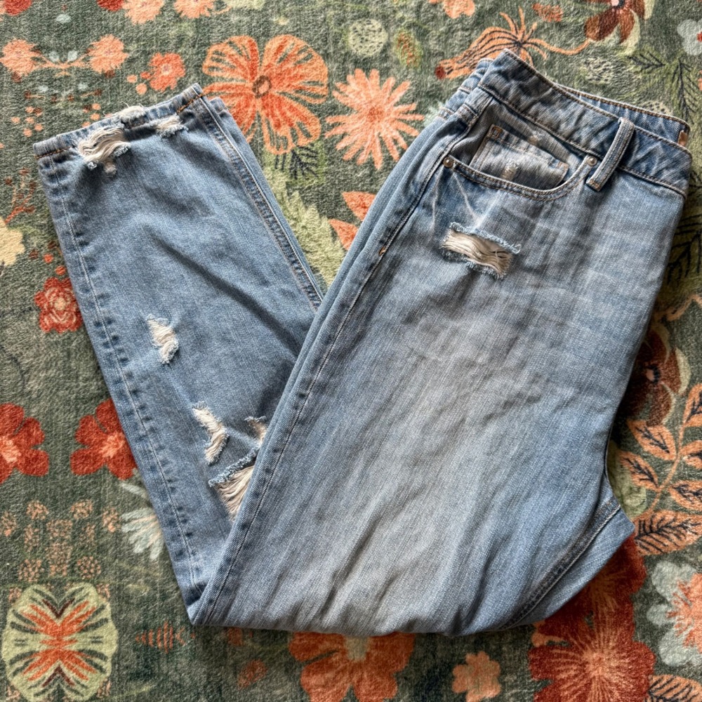 Altar'd State‎ Distressed Boyfriend Jeans Light Wash High Rise Size 31